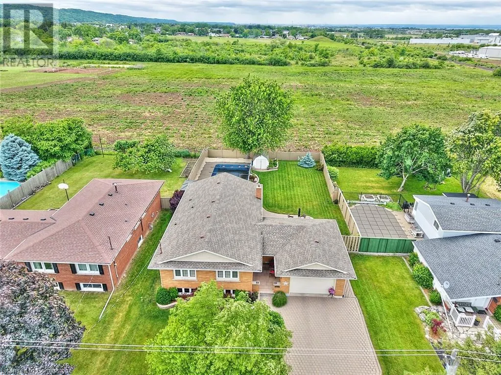 17 OAKES Road N
