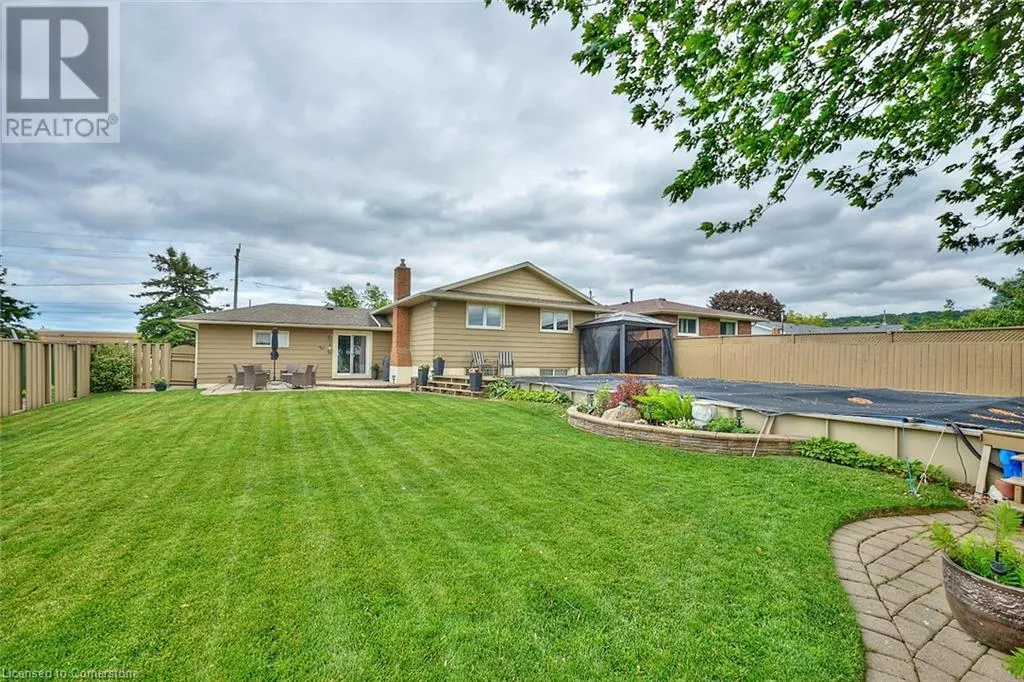 17 OAKES Road N