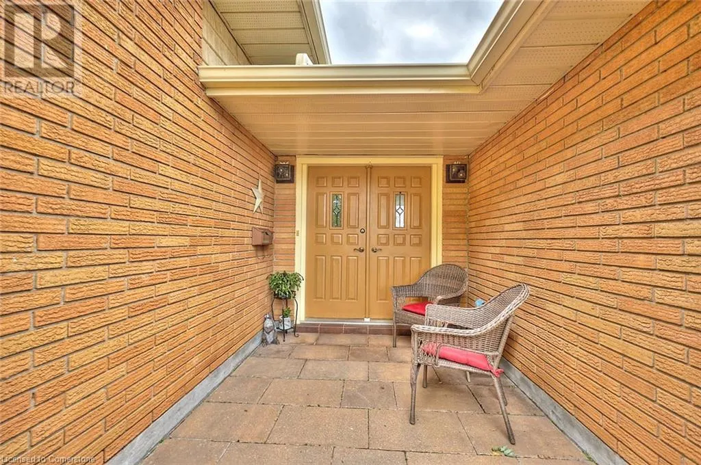 17 OAKES Road N