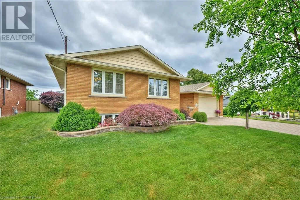 17 OAKES Road N