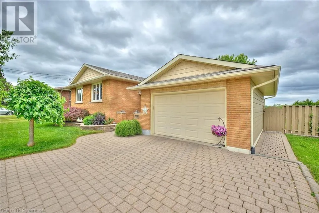 17 OAKES Road N
