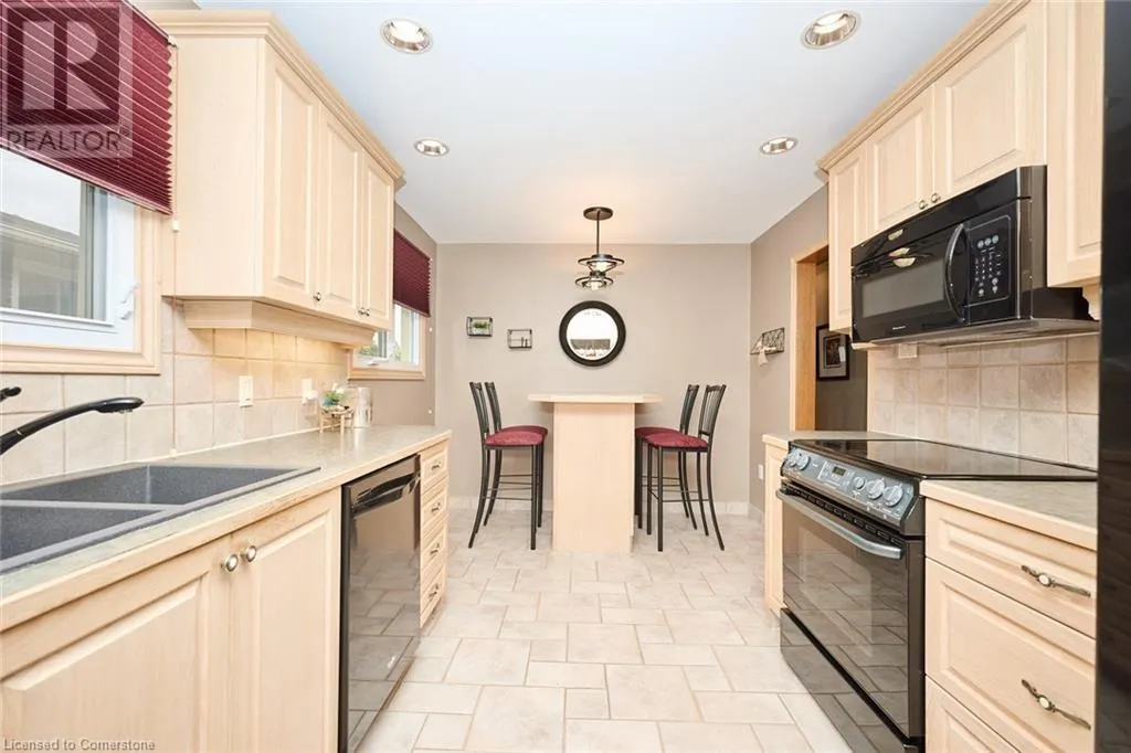 17 OAKES Road N