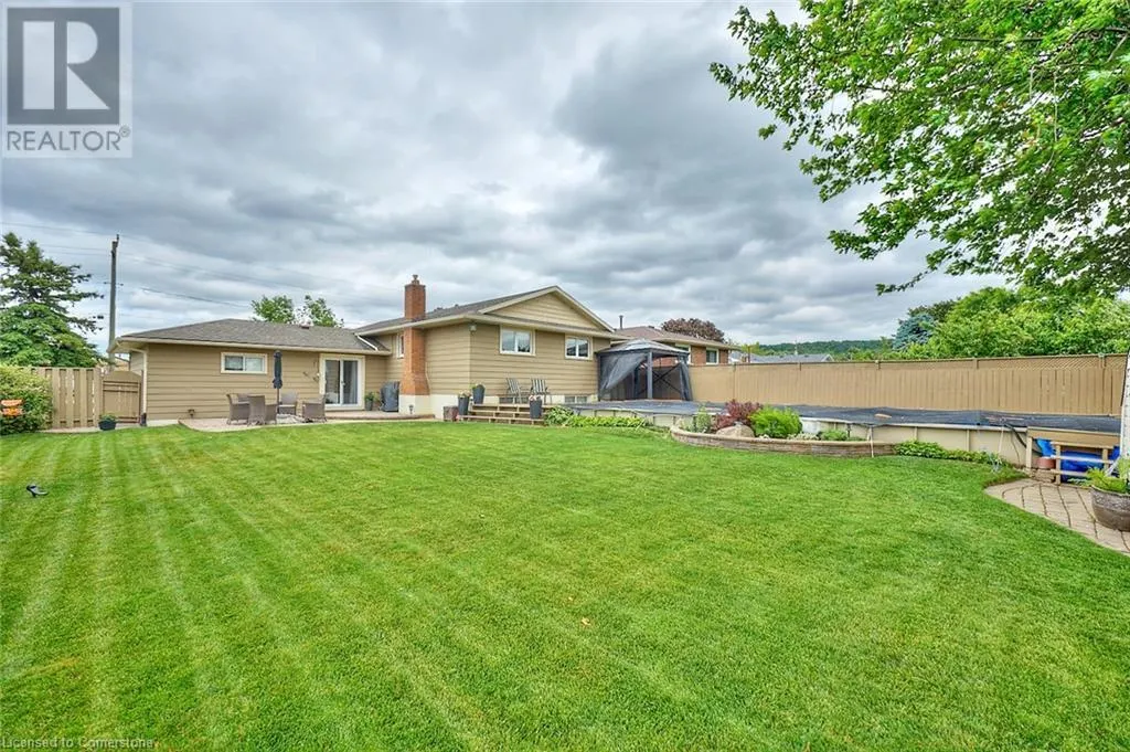 17 OAKES Road N