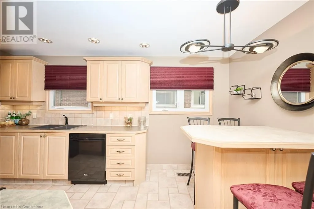 17 OAKES Road N