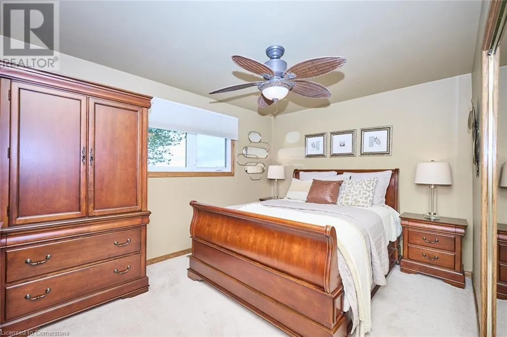 17 OAKES Road N