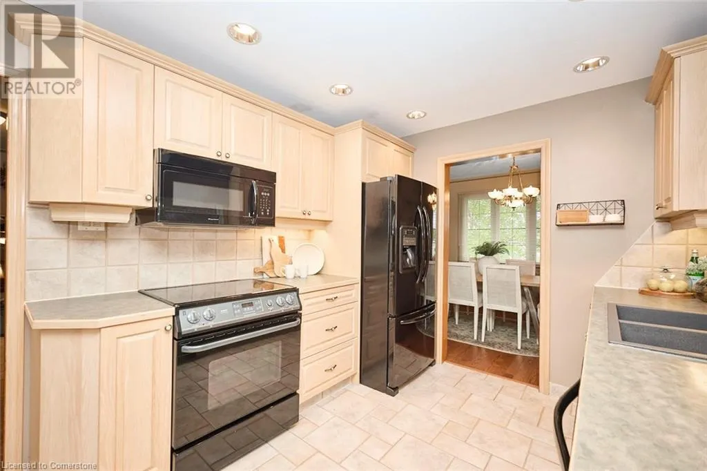 17 OAKES Road N