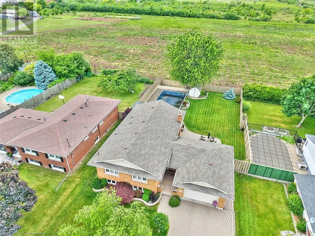 17 OAKES Road N