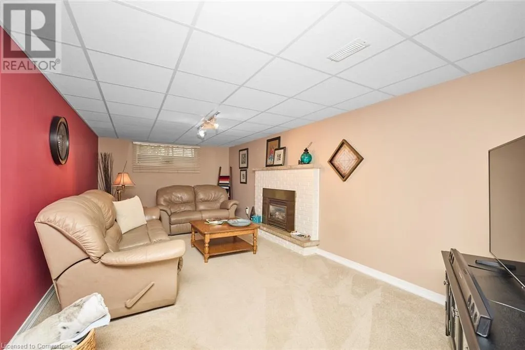 17 OAKES Road N
