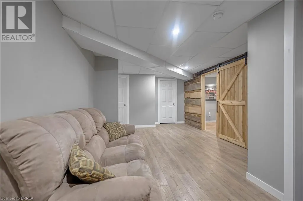 156 ST JOHNS Road W