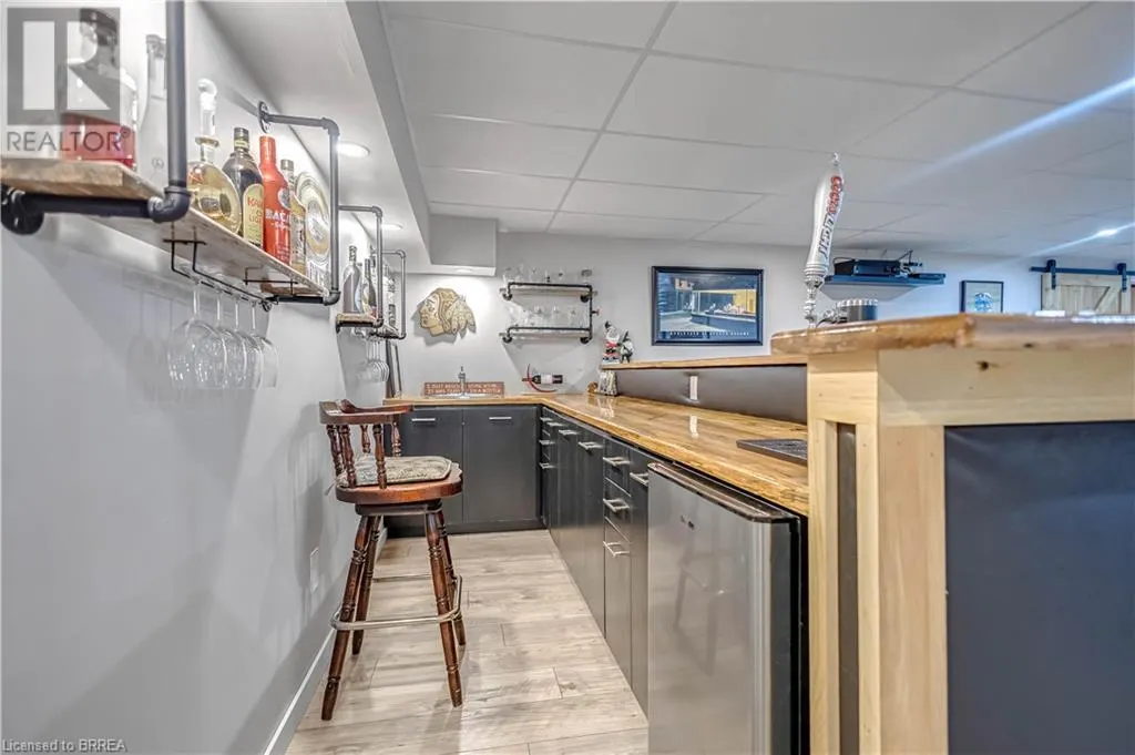 156 ST JOHNS Road W
