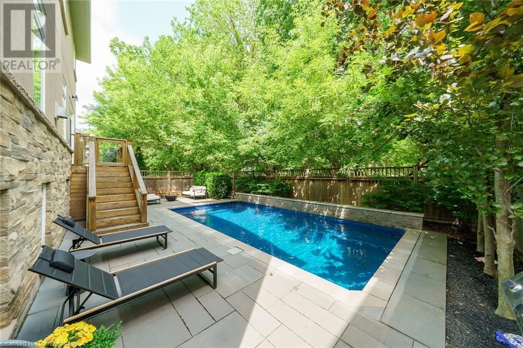 6 VANDERBURGH Lane