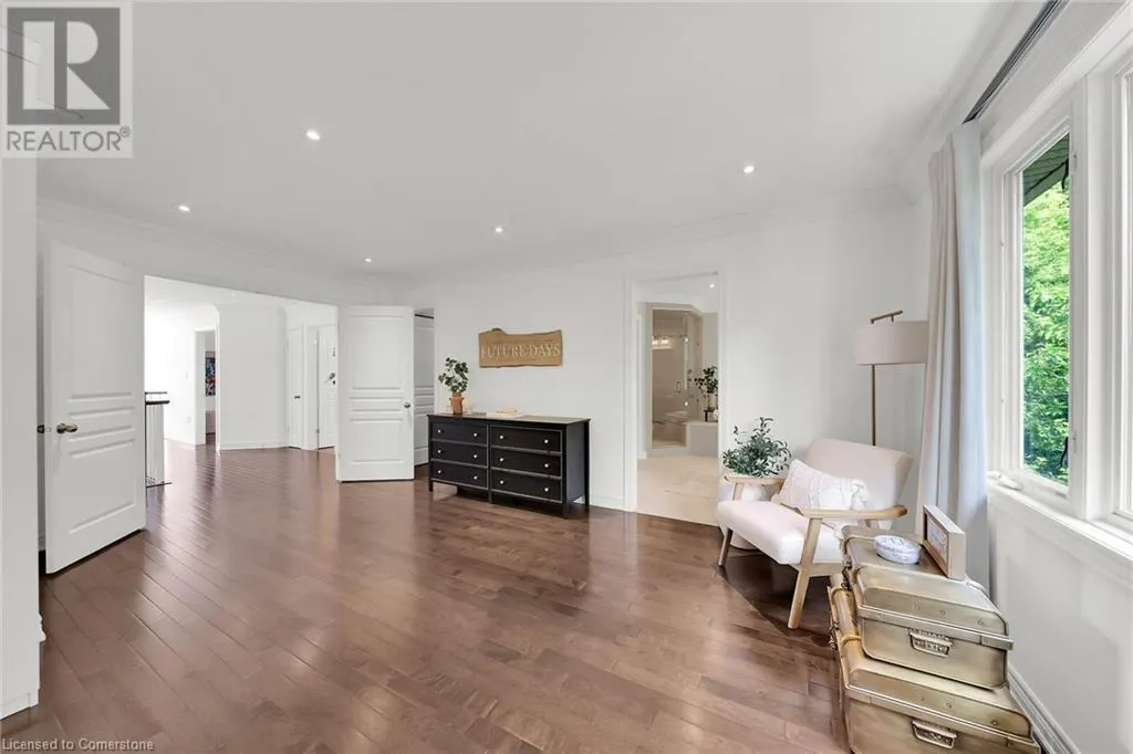 6 VANDERBURGH Lane