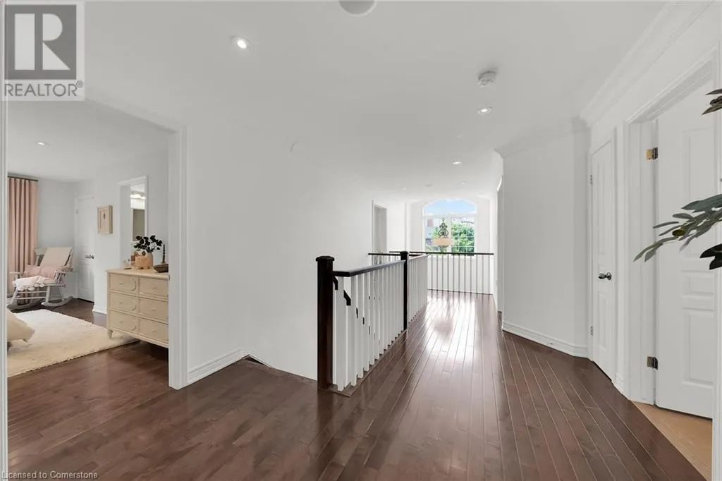 6 VANDERBURGH Lane