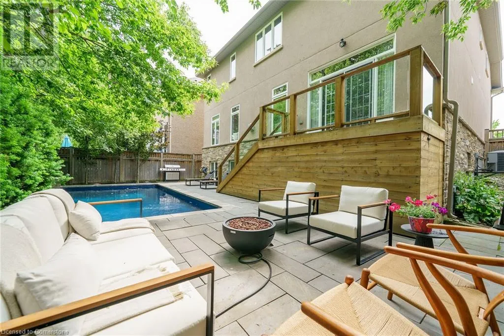 6 VANDERBURGH Lane