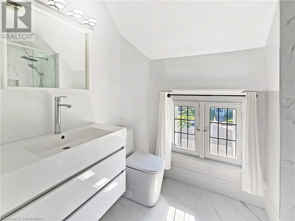 14 ROBINSON Street S
