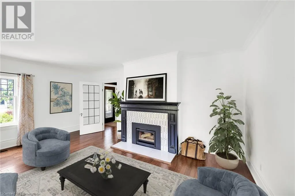 14 ROBINSON Street S