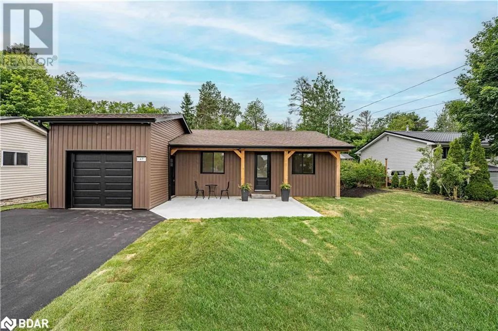 47 SANDSPRINGS Crescent