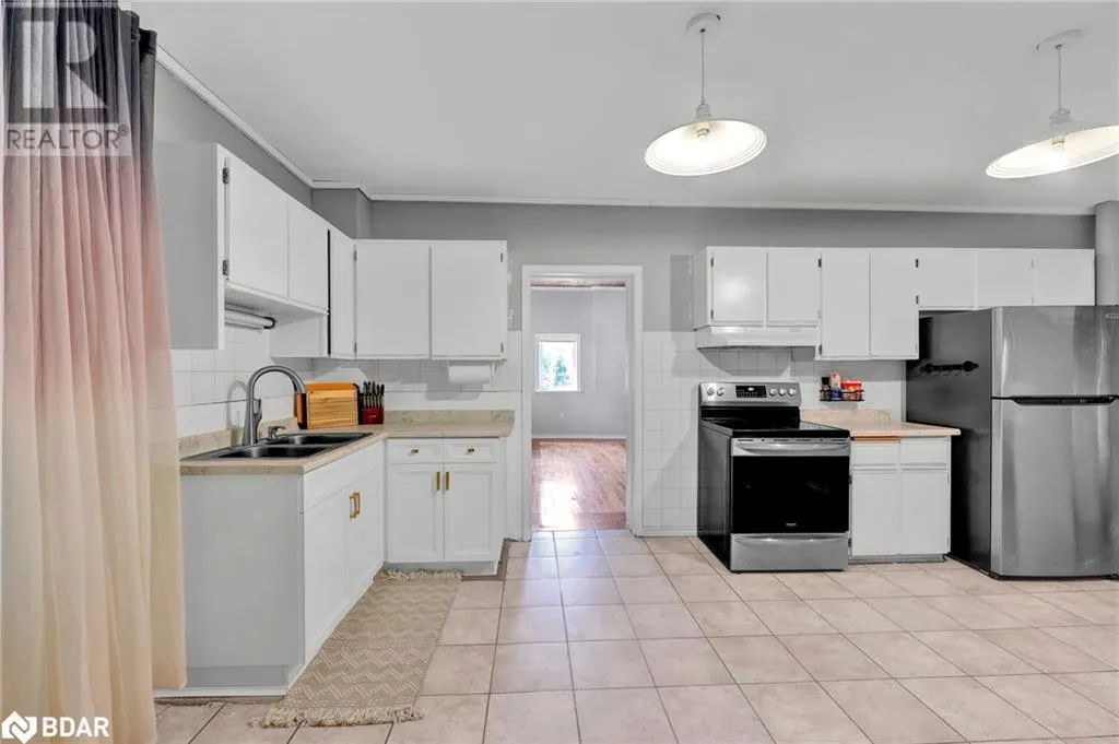 318 SIMCOE Street