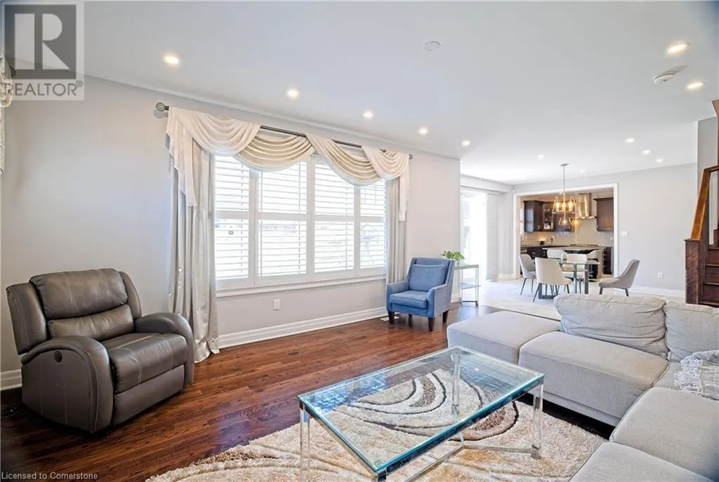 24 PICKETT Place