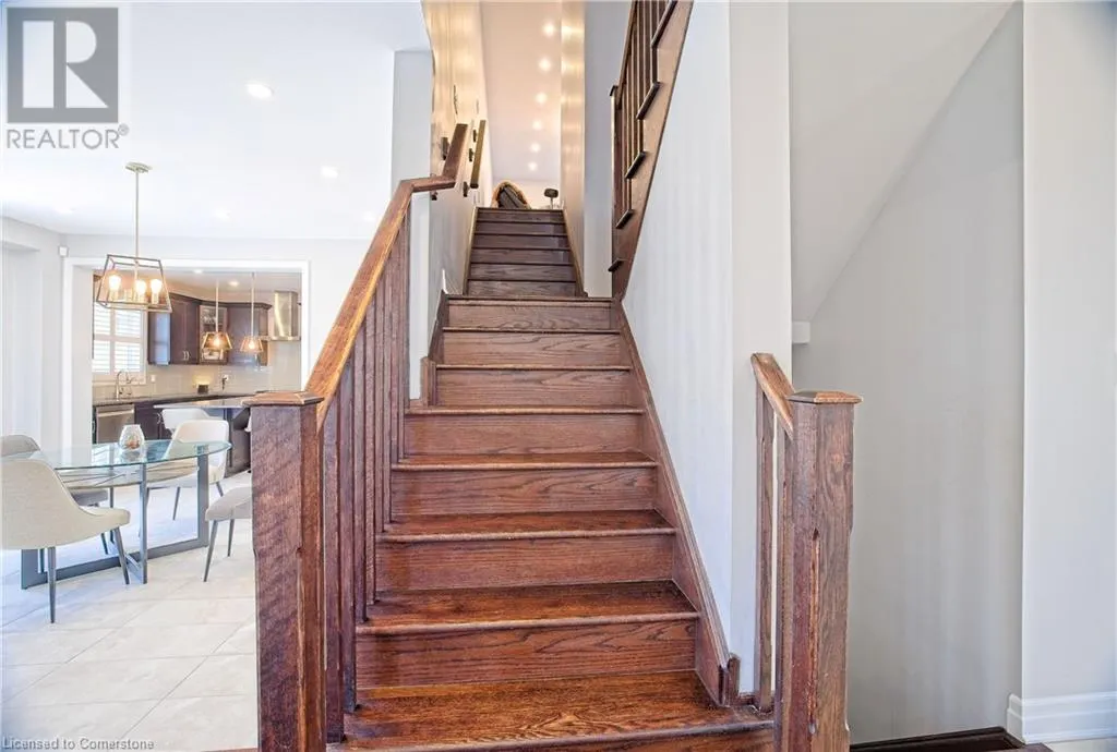 24 PICKETT Place
