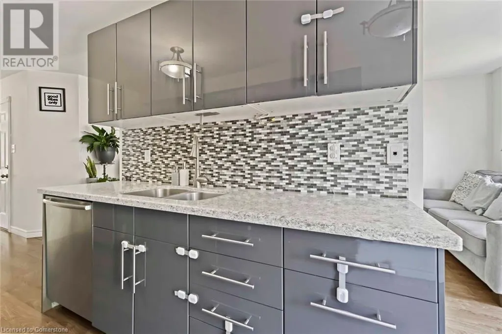 9 LAKESHORE Road Unit# 2, #2
