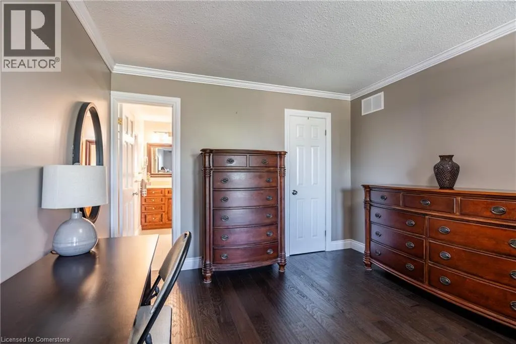 41 HEARTHSIDE Crescent
