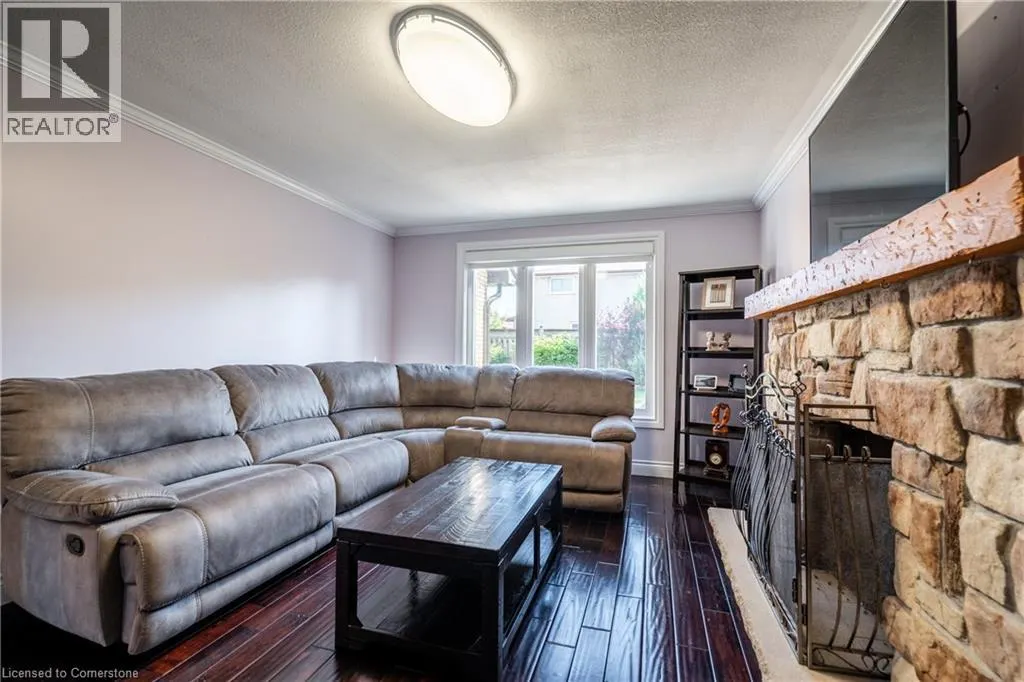 41 HEARTHSIDE Crescent