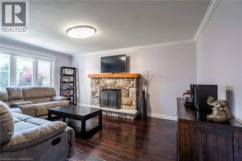 41 HEARTHSIDE Crescent