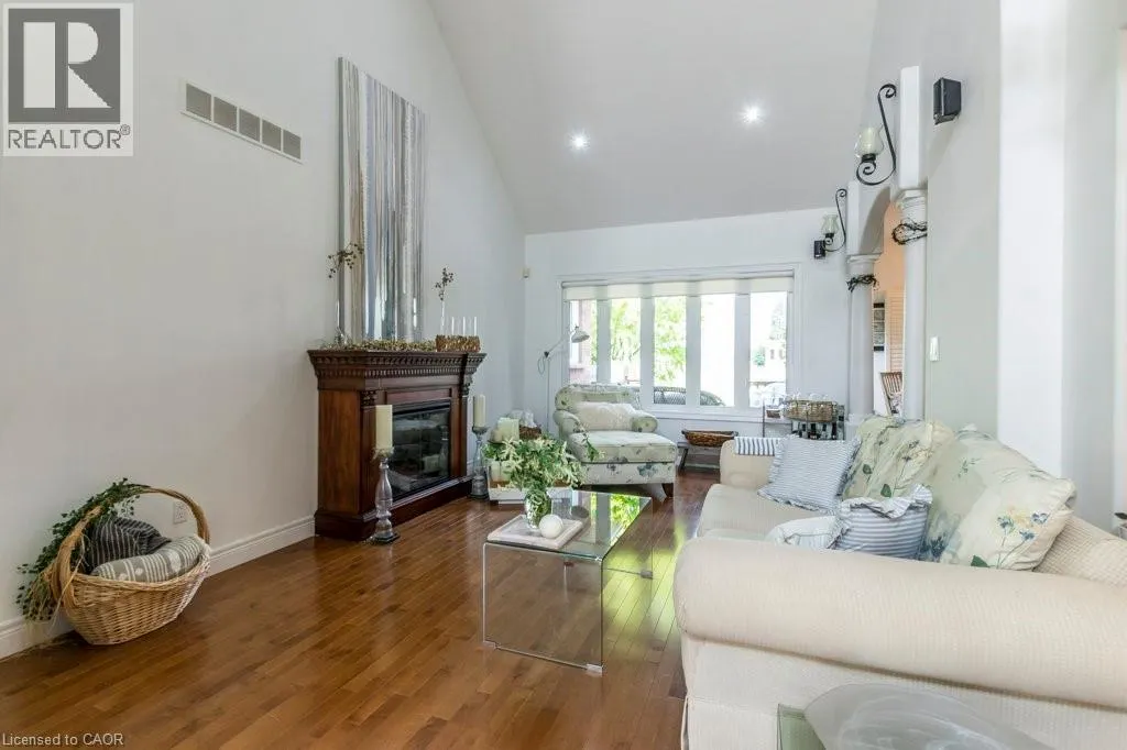 747 GARDEN COURT Crescent