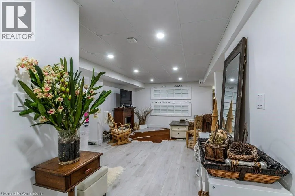 747 GARDEN COURT Crescent