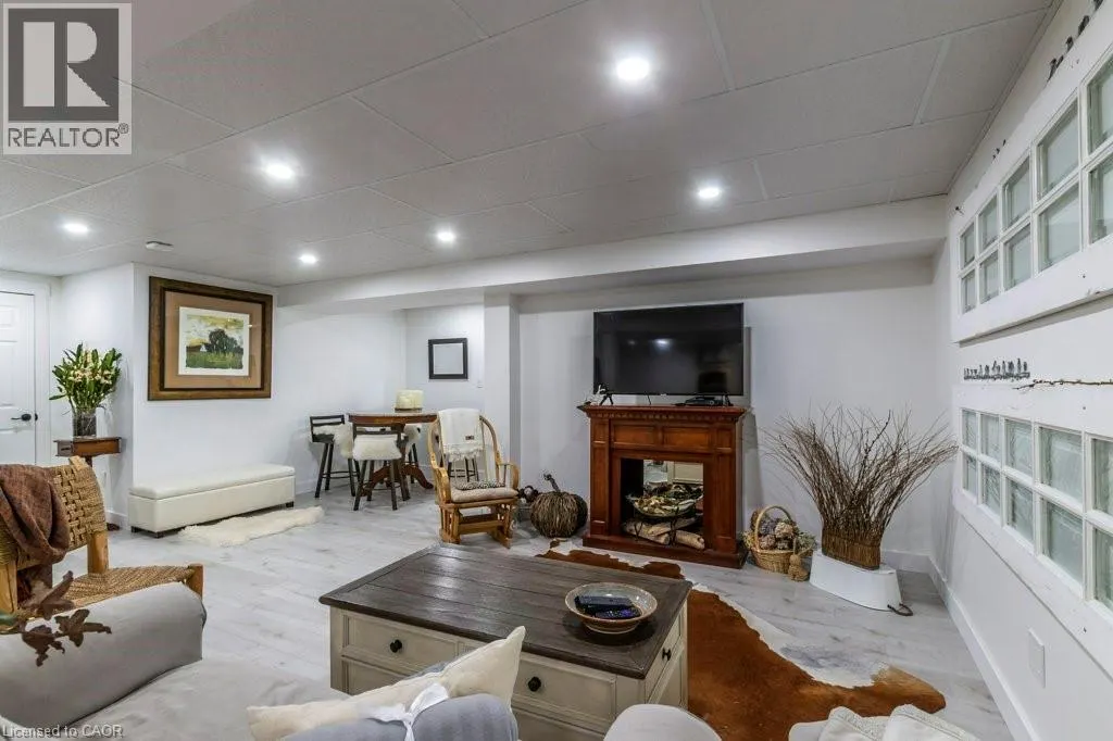 747 GARDEN COURT Crescent