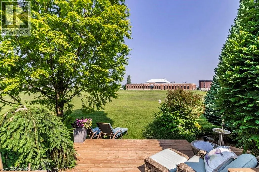 747 GARDEN COURT Crescent