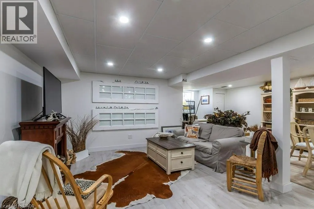 747 GARDEN COURT Crescent