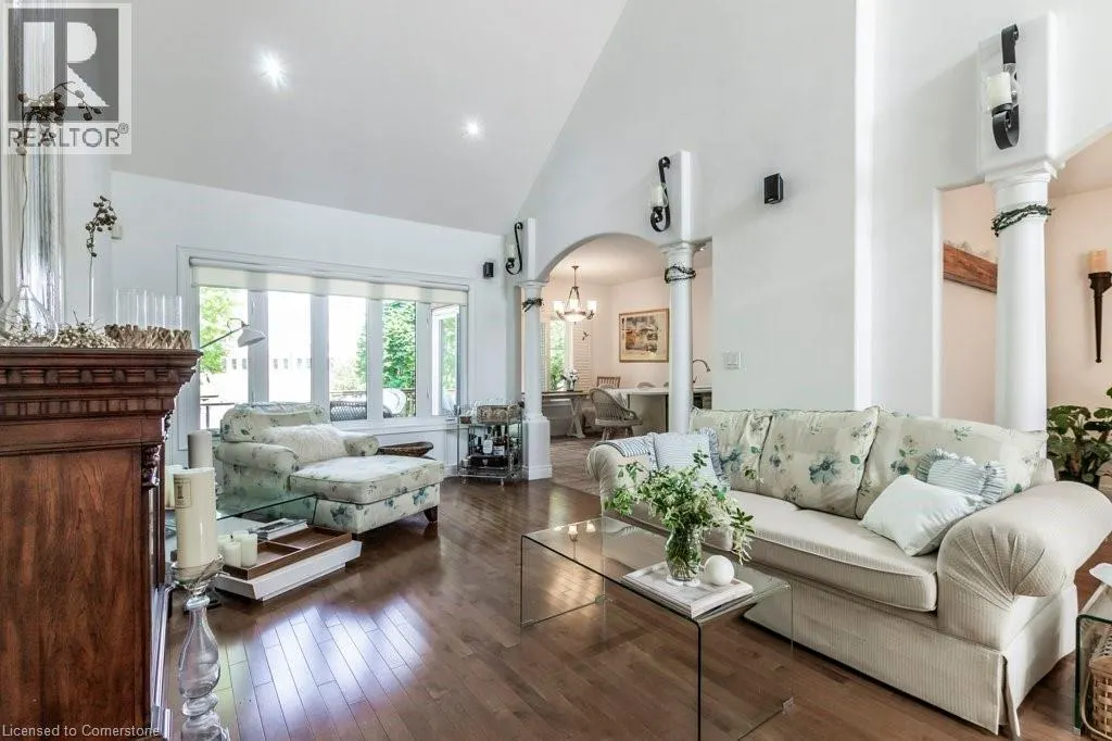 747 GARDEN COURT Crescent