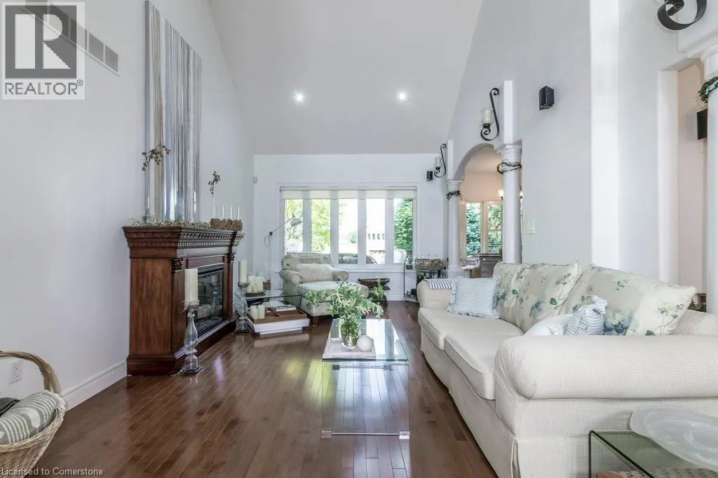 747 GARDEN COURT Crescent