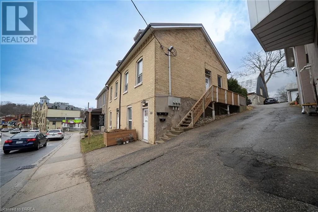 142 GRAND RIVER Street N