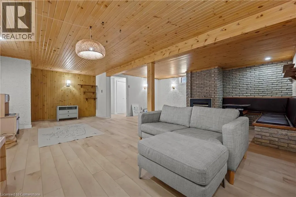 105 GRANDVIEW Drive