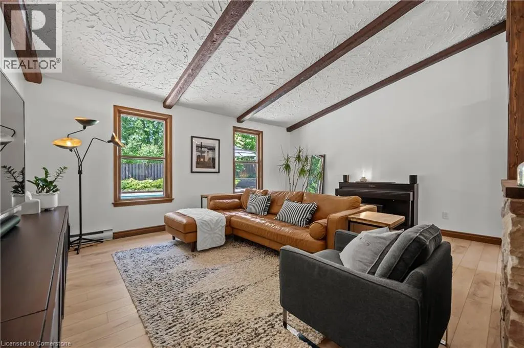 105 GRANDVIEW Drive