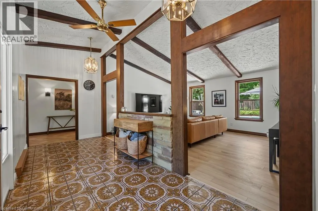 105 GRANDVIEW Drive