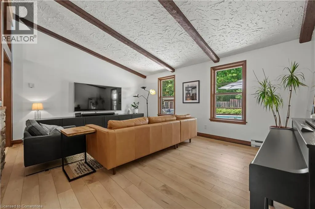 105 GRANDVIEW Drive