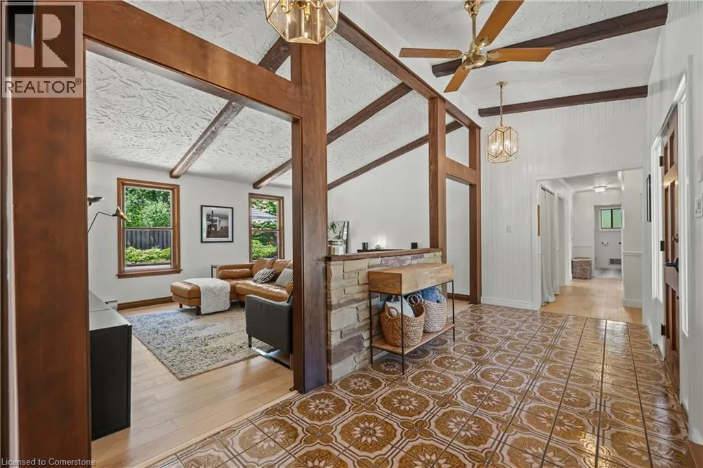 105 GRANDVIEW Drive