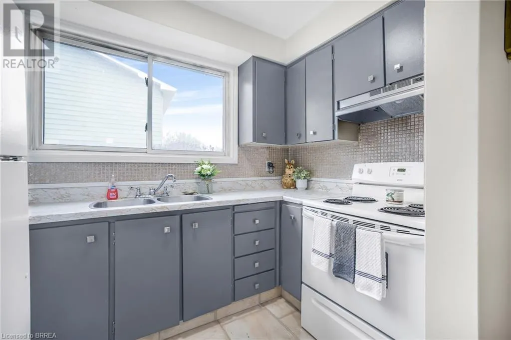 161 BERKINDALE Drive Unit# 5, #5