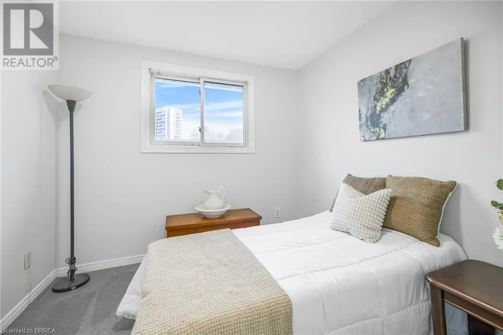 161 BERKINDALE Drive Unit# 5, #5