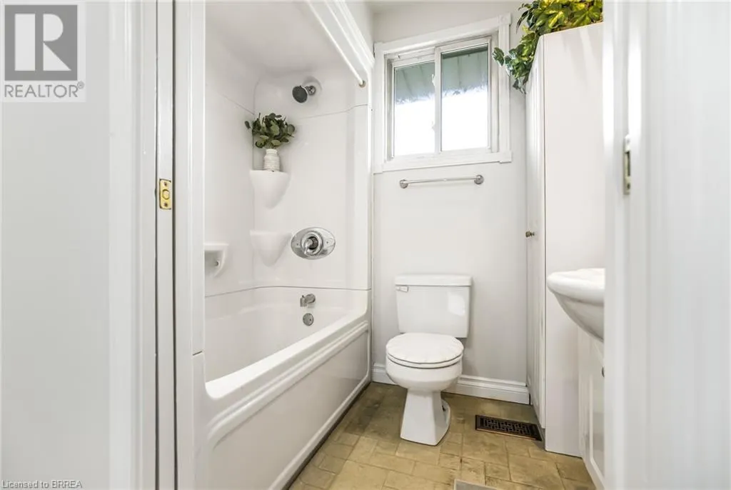 161 BERKINDALE Drive Unit# 5, #5