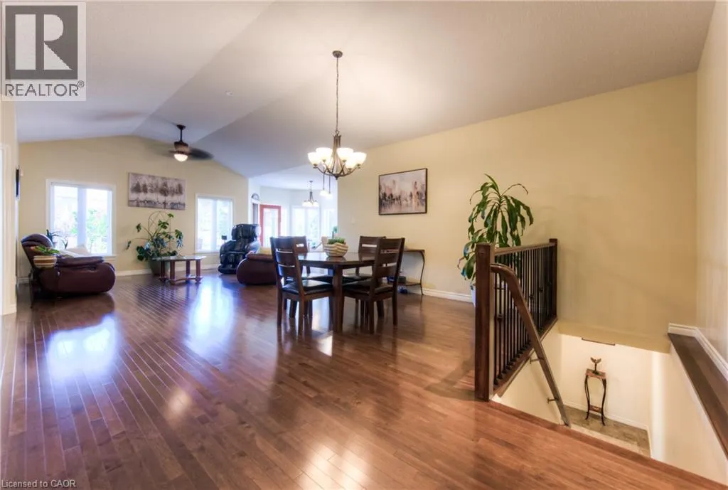 28 AMBERDALE Way