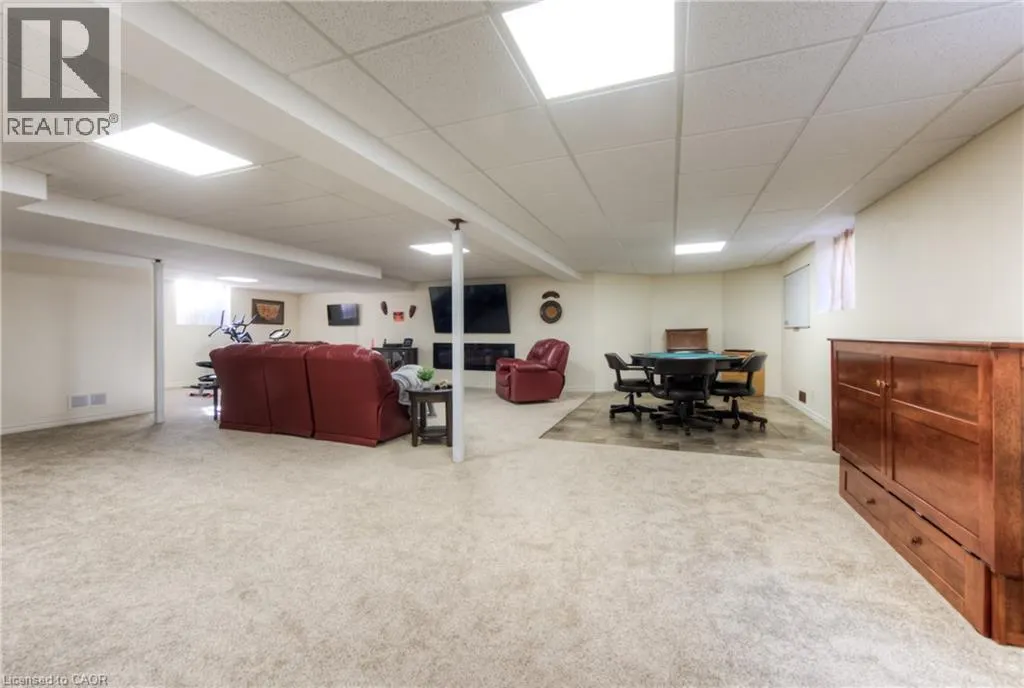 28 AMBERDALE Way