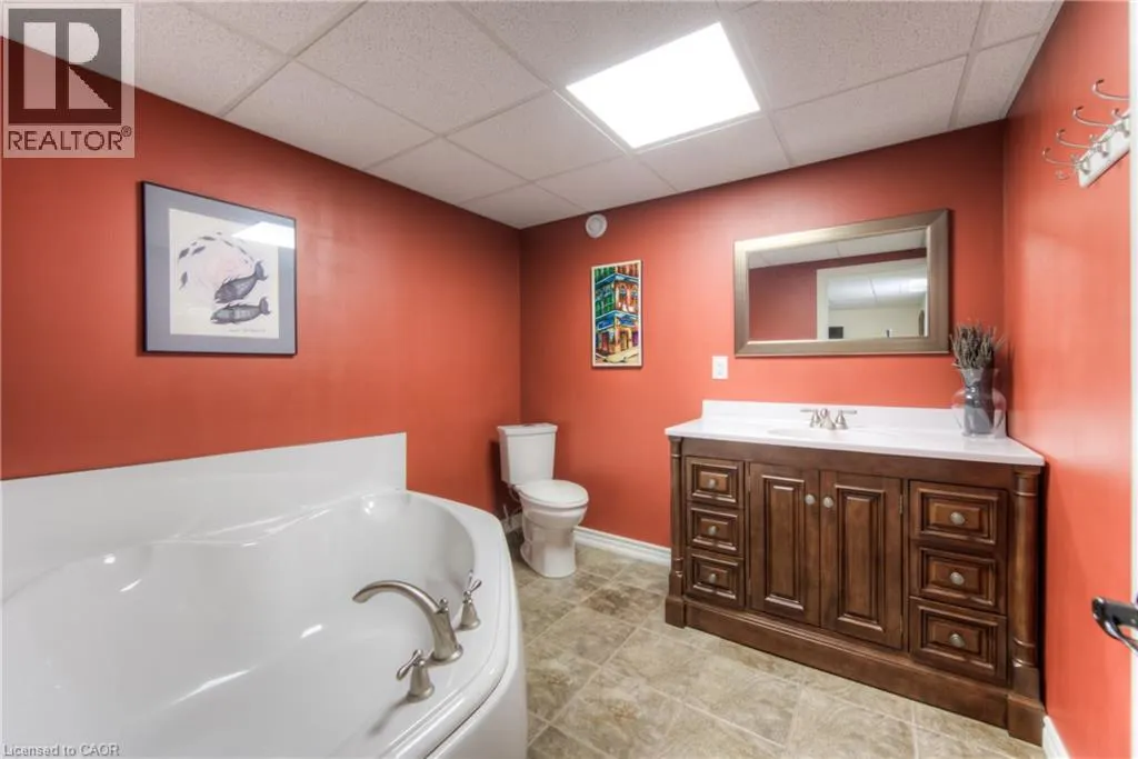 28 AMBERDALE Way