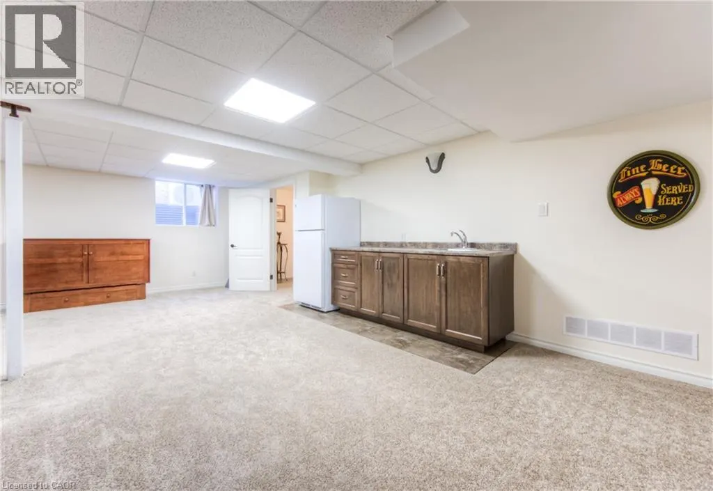28 AMBERDALE Way