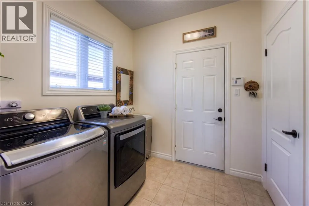 28 AMBERDALE Way