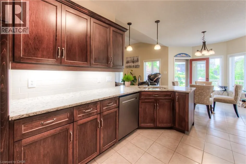 28 AMBERDALE Way